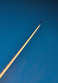 Contrails with reflecting plane